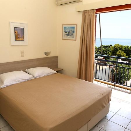 Hotel Karyatides Agia Marina  Exterior photo