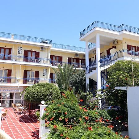 Hotel Karyatides Agia Marina  Exterior photo