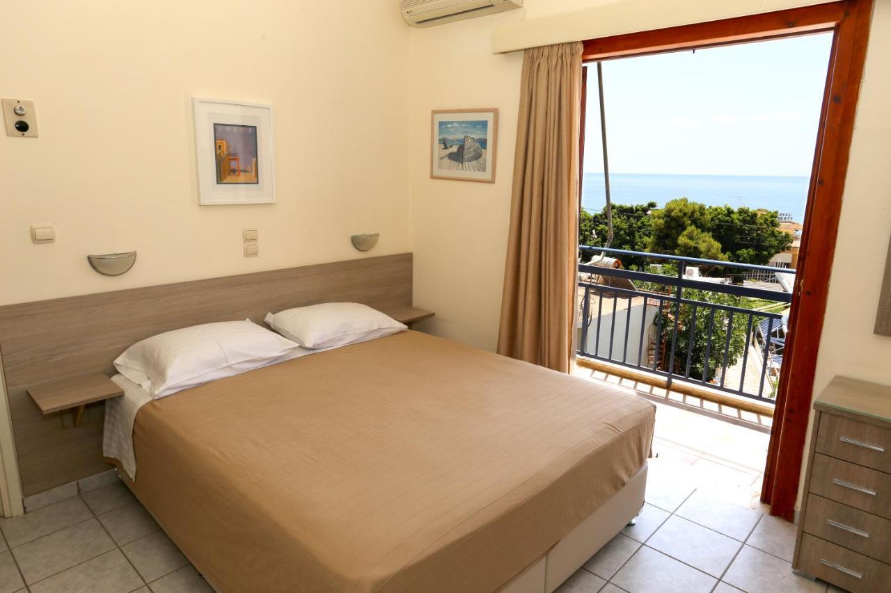 Hotel Karyatides Agia Marina  Exterior photo