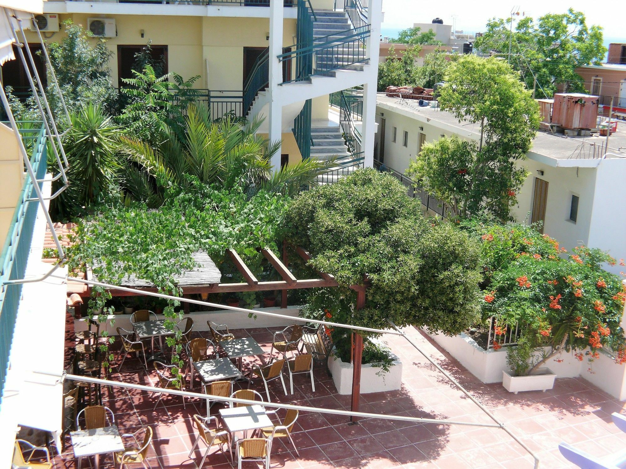 Hotel Karyatides Agia Marina  Exterior photo