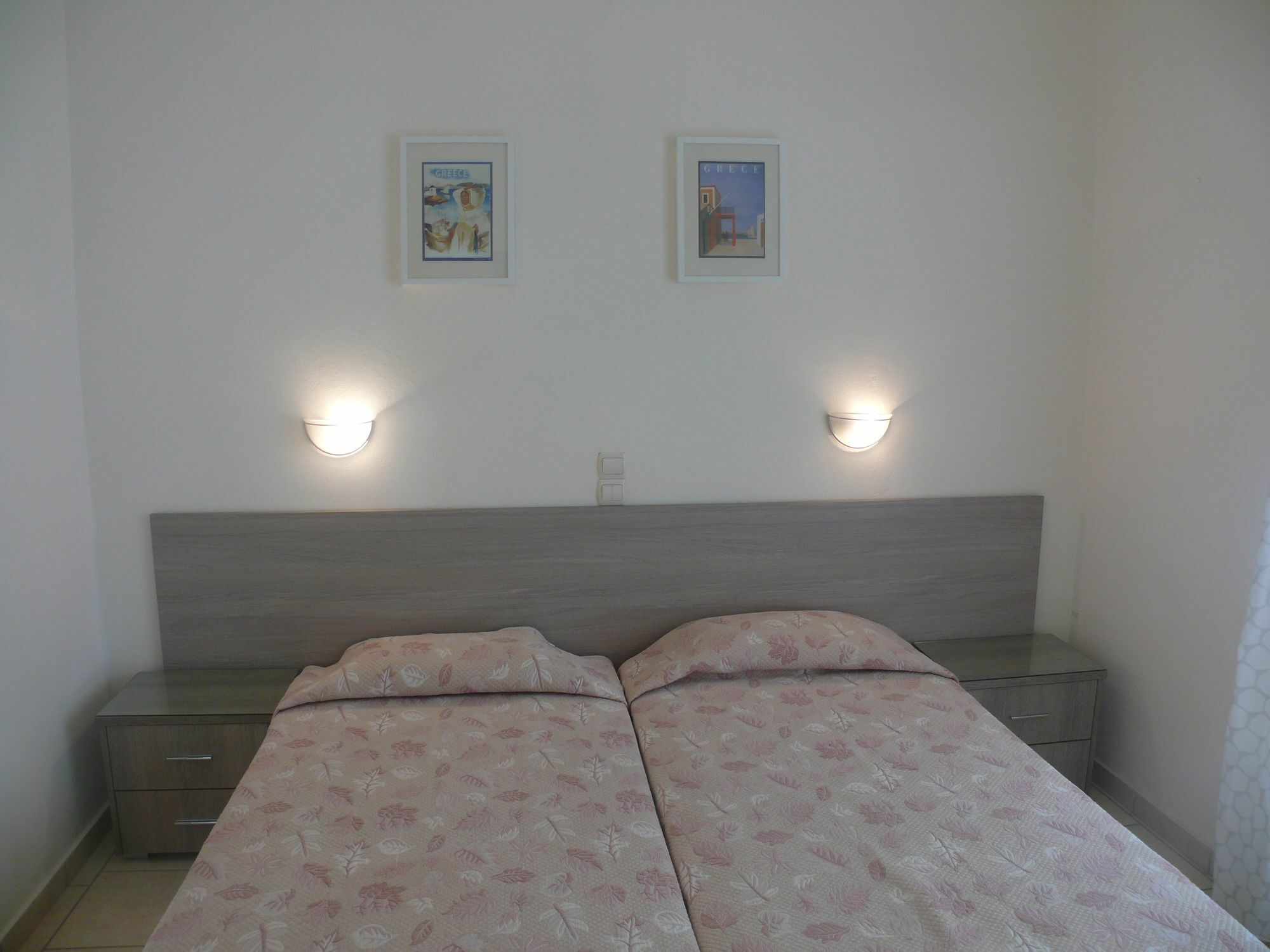 Hotel Karyatides Agia Marina  Exterior photo